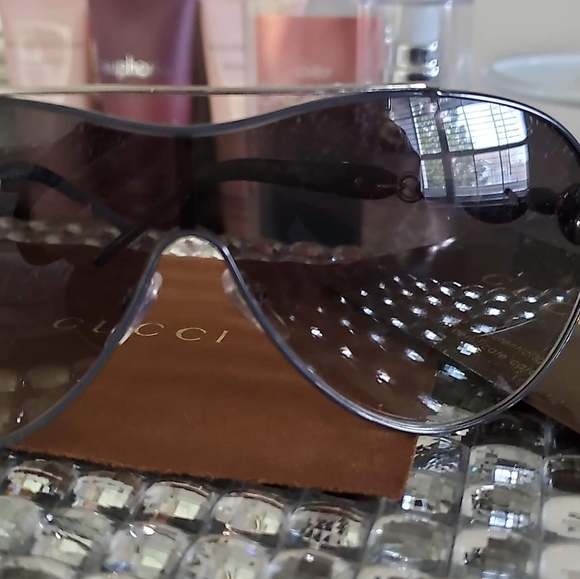 😎Gucci sunglasses💯💘 - Picture 3 of 5